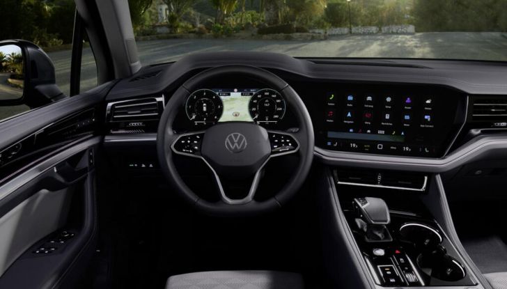 Volkswagen Touareg 2024 restyling: motori, allestimenti, prezzi - Foto 36 di 73