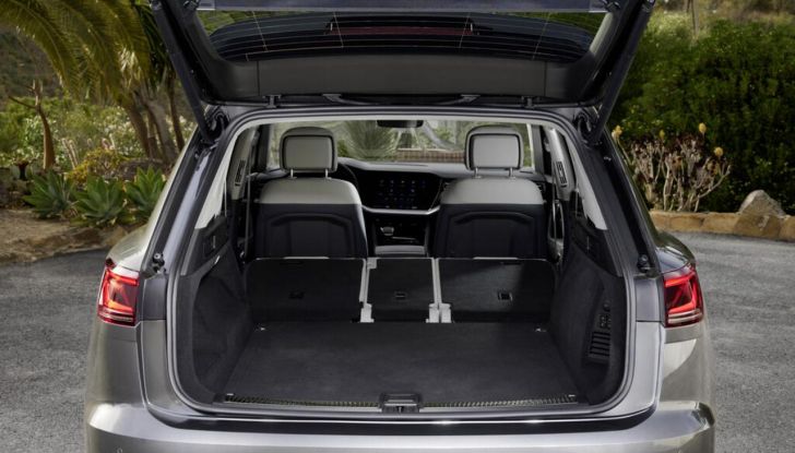 Volkswagen Touareg 2024 restyling: motori, allestimenti, prezzi - Foto 32 di 73