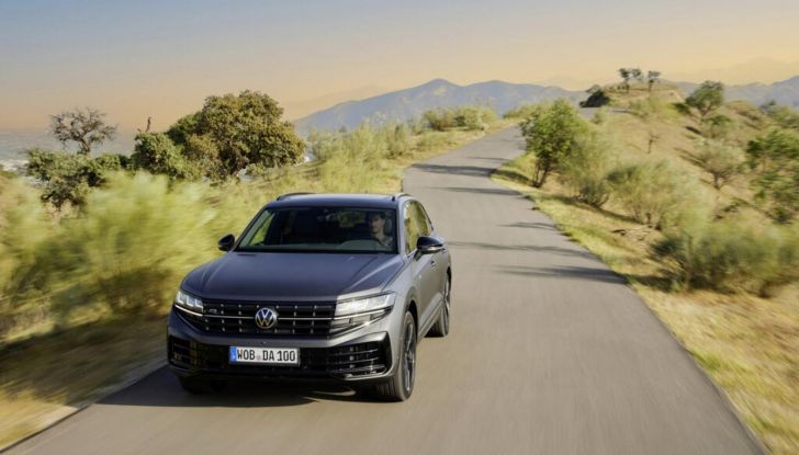 Volkswagen Touareg 2024 restyling: motori, allestimenti, prezzi - Foto 27 di 73