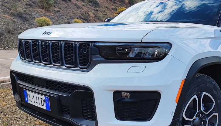 Jeep Grand Cherokee 4xe 2023: prova su strada e consumi del nuovo SUV ibrido - Foto 11 di 24