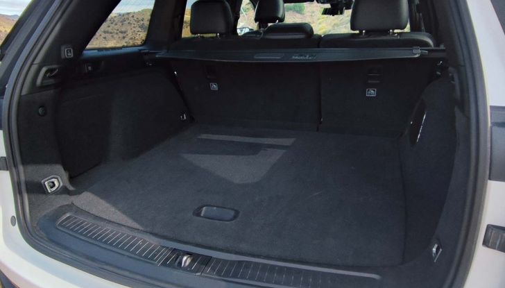 Jeep Grand Cherokee 4xe 2023: prova su strada e consumi del nuovo SUV ibrido - Foto 15 di 24