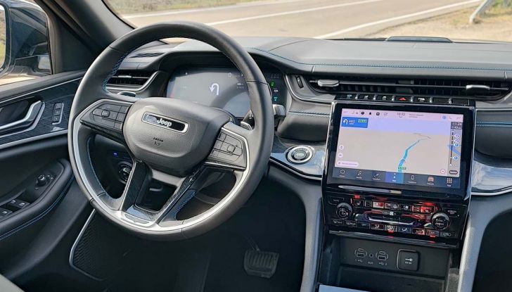 Jeep Grand Cherokee 4xe 2023: prova su strada e consumi del nuovo SUV ibrido - Foto 17 di 24