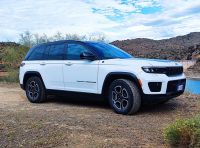 Jeep Grand Cherokee 4xe 2023: prova su strada e consumi del nuovo SUV ibrido