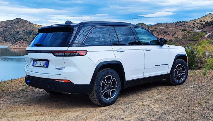 Jeep Grand Cherokee 4xe 2023: prova su strada e consumi del nuovo SUV ibrido - Foto 3 di 24