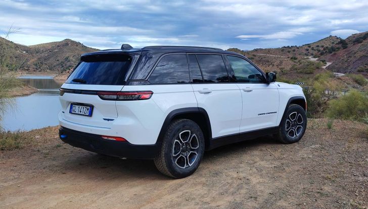 Jeep Grand Cherokee 4xe 2023: prova su strada e consumi del nuovo SUV ibrido - Foto 4 di 24