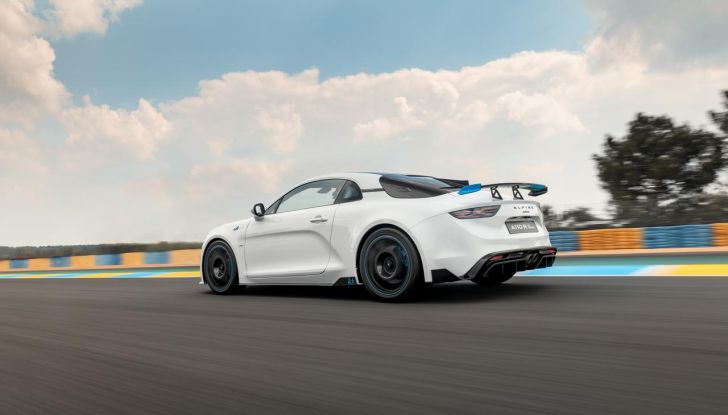 Alpine A110 R Le Mans: debutta la nuova versione speciale in sole 100 unità - Foto 2 di 28
