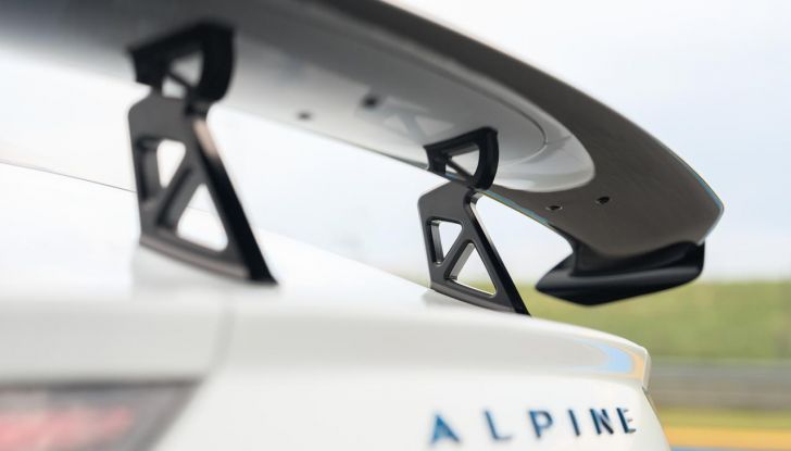 Alpine A110 R Le Mans: debutta la nuova versione speciale in sole 100 unità - Foto 15 di 28