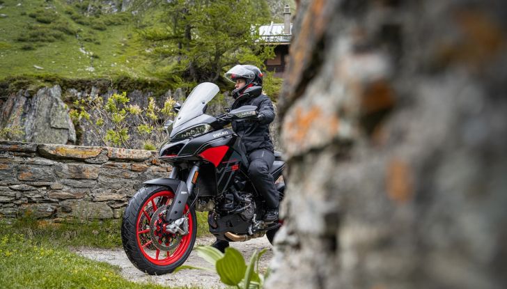 Ducati Multistrada V2 S: arriva la nuova livrea Thrilling Black & Street Grey - Foto 2 di 6