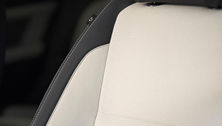 Land Rover Discovery Sport: debutta il model year 2024 con diverse novità - Foto 20 di 42