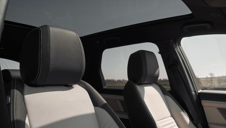 Land Rover Discovery Sport: debutta il model year 2024 con diverse novità - Foto 29 di 42
