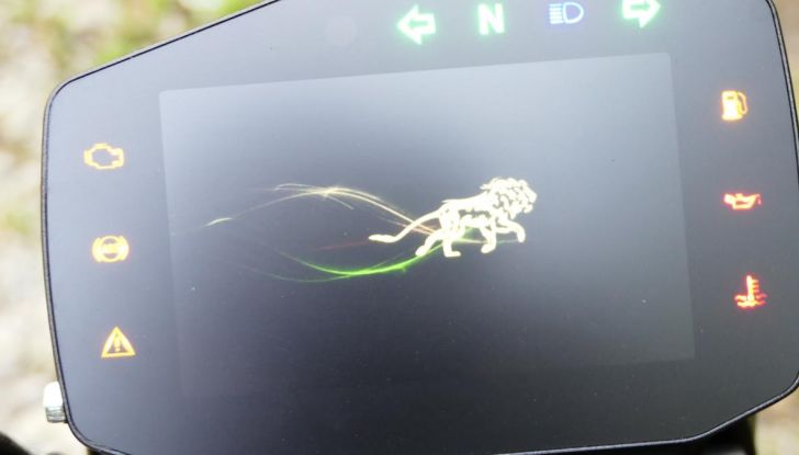 Benelli Leoncino 800, prova su strada per ruggire di piacere - Foto 27 di 34