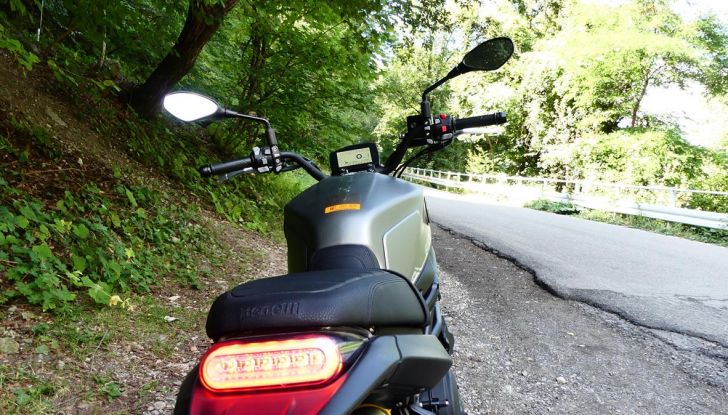 Benelli Leoncino 800, prova su strada per ruggire di piacere - Foto 24 di 34