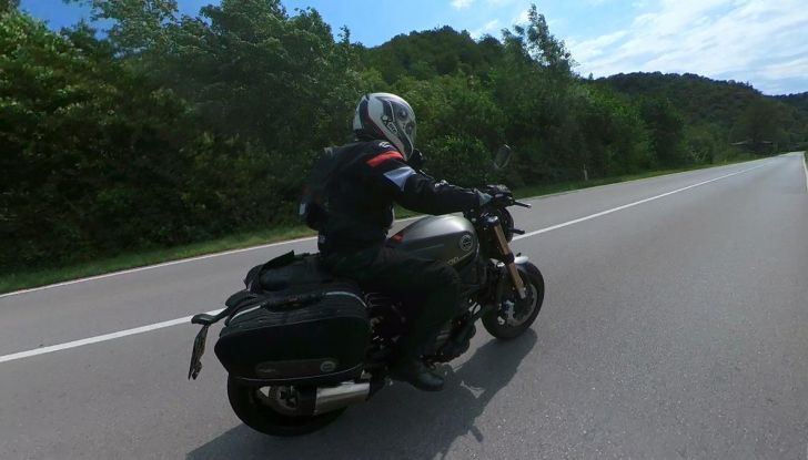 Benelli Leoncino 800, prova su strada per ruggire di piacere - Foto 25 di 34