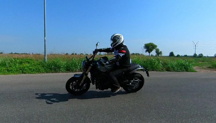 Benelli Leoncino 800, prova su strada per ruggire di piacere - Foto 28 di 34