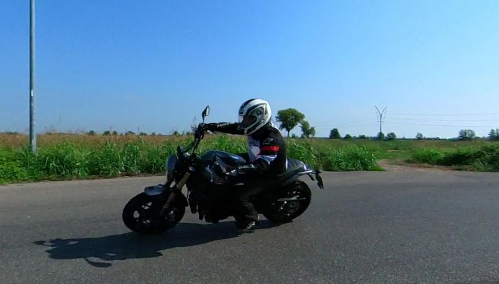 Benelli Leoncino 800, prova su strada per ruggire di piacere - Foto 33 di 34