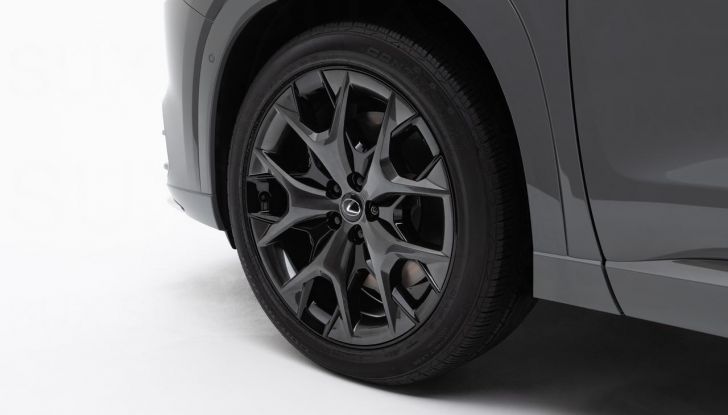 Lexus TX 2024: ufficiale il nuovo crossover di lusso a tre file - Foto 39 di 40