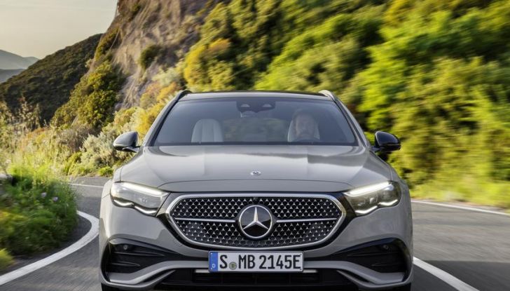 Mercedes Classe E Wagon 2024: debutta ufficialmente la nuova generazione - Foto 20 di 42