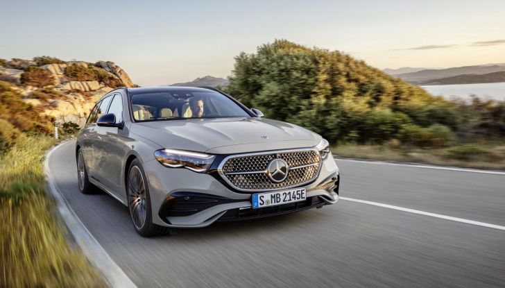 Mercedes Classe E Wagon 2024: debutta ufficialmente la nuova generazione - Foto 11 di 42