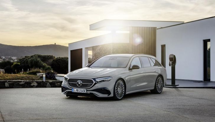Mercedes Classe E Wagon 2024: debutta ufficialmente la nuova generazione - Foto 22 di 42