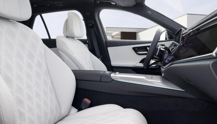 Mercedes Classe E Wagon 2024: debutta ufficialmente la nuova generazione - Foto 33 di 42