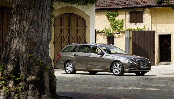Mercedes Classe E Wagon 2024: debutta ufficialmente la nuova generazione - Foto 41 di 42