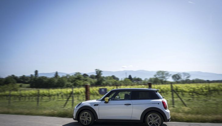 Mini Cooper SE: debutta la nuova versione speciale Elettrifigata - Foto 60 di 61