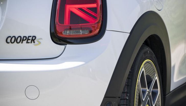 Mini Cooper SE: debutta la nuova versione speciale Elettrifigata - Foto 14 di 61