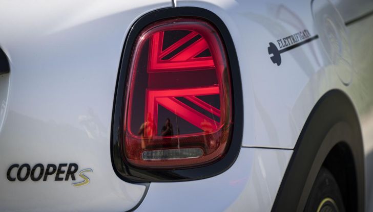 Mini Cooper SE: debutta la nuova versione speciale Elettrifigata - Foto 16 di 61