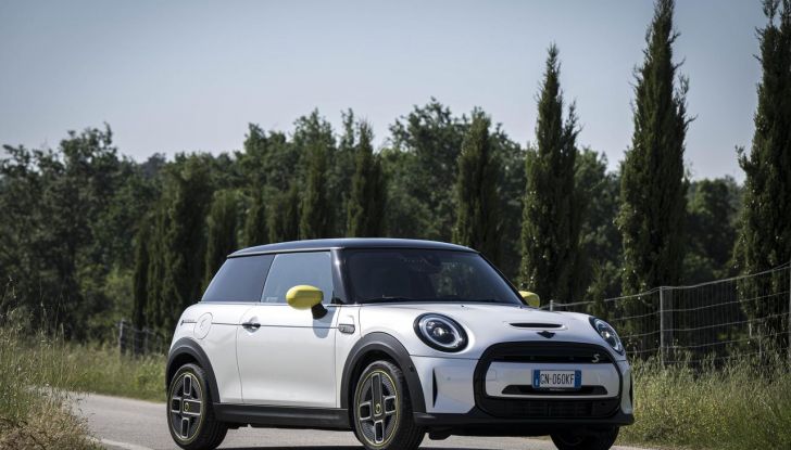 Mini Cooper SE: debutta la nuova versione speciale Elettrifigata - Foto 3 di 61