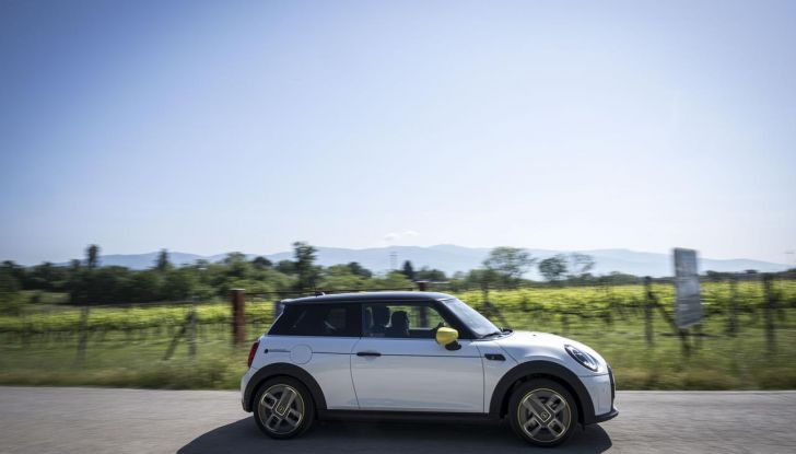 Mini Cooper SE: debutta la nuova versione speciale Elettrifigata - Foto 59 di 61