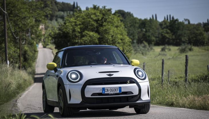 Mini Cooper SE: debutta la nuova versione speciale Elettrifigata - Foto 25 di 61