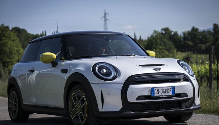 Mini Cooper SE: debutta la nuova versione speciale Elettrifigata - Foto 26 di 61