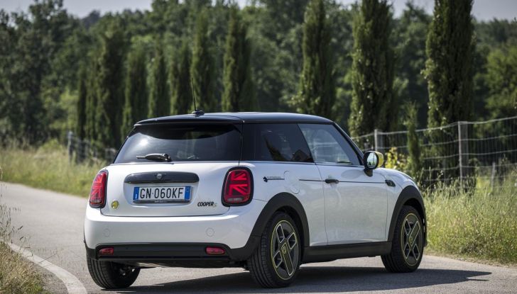Mini Cooper SE: debutta la nuova versione speciale Elettrifigata - Foto 8 di 61