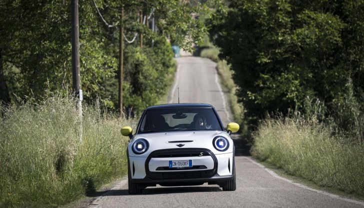 Mini Cooper SE: debutta la nuova versione speciale Elettrifigata - Foto 30 di 61