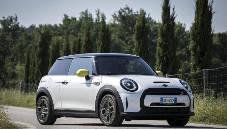 Mini Cooper SE: debutta la nuova versione speciale Elettrifigata - Foto 1 di 61