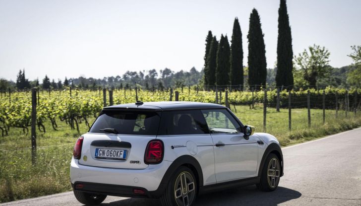 Mini Cooper SE: debutta la nuova versione speciale Elettrifigata - Foto 29 di 61