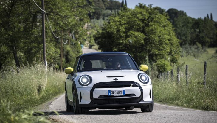 Mini Cooper SE: debutta la nuova versione speciale Elettrifigata - Foto 31 di 61