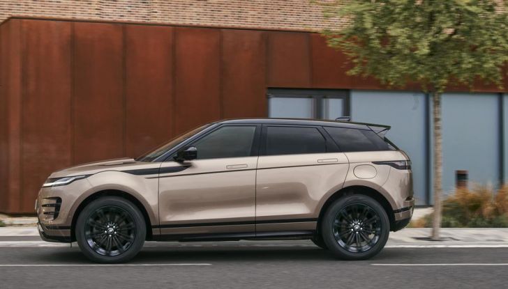 Range Rover Evoque 2024: il nuovo restyling introduce diverse novità esterne e interne - Foto 31 di 35