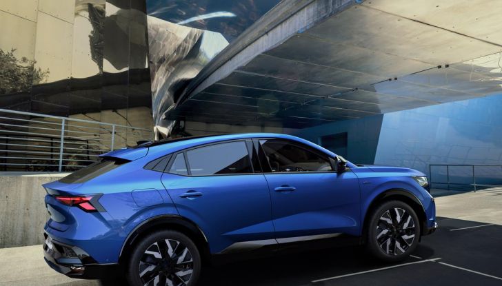 Renault Rafale E-Tech Full Hybrid: prezzi di listino in Italia - Foto 14 di 73