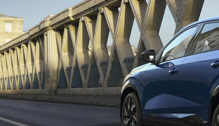 Renault Rafale E-Tech Full Hybrid: prezzi di listino in Italia - Foto 17 di 73