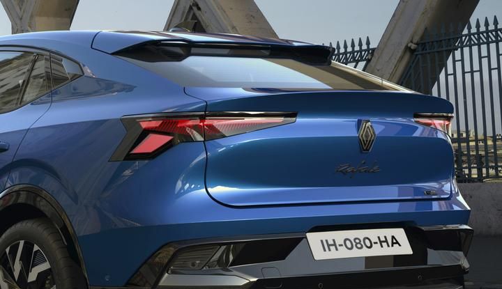 Renault Rafale E-Tech Full Hybrid: prezzi di listino in Italia - Foto 16 di 73