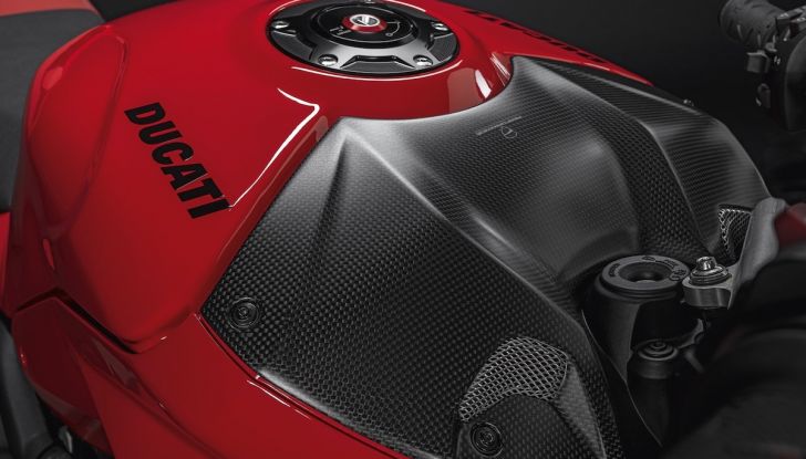 Ducati Streetfighter V4: ancora più sportivo e leggero con gli accessori del kit Performance - Foto 4 di 9