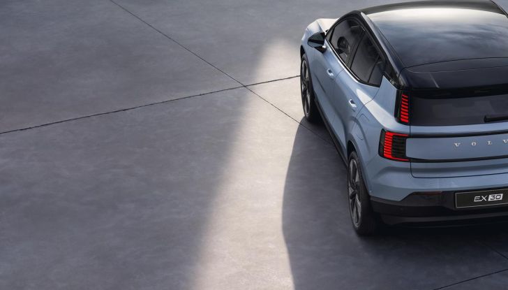 Volvo EX30: allestimenti, caratteristiche tecniche e prestazioni del nuovo SUV compatto elettrico - Foto 3 di 85