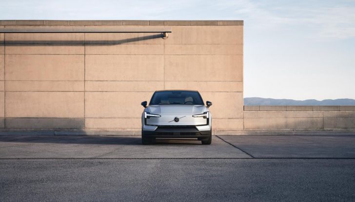 Volvo EX30: allestimenti, caratteristiche tecniche e prestazioni del nuovo SUV compatto elettrico - Foto 28 di 85