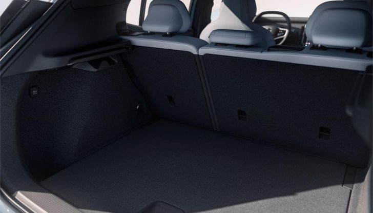 Volvo EX30: allestimenti, caratteristiche tecniche e prestazioni del nuovo SUV compatto elettrico - Foto 53 di 85