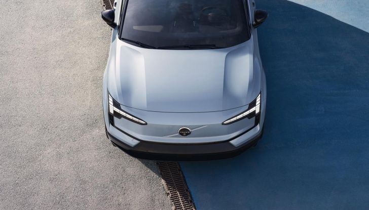 Volvo EX30: allestimenti, caratteristiche tecniche e prestazioni del nuovo SUV compatto elettrico - Foto 27 di 85