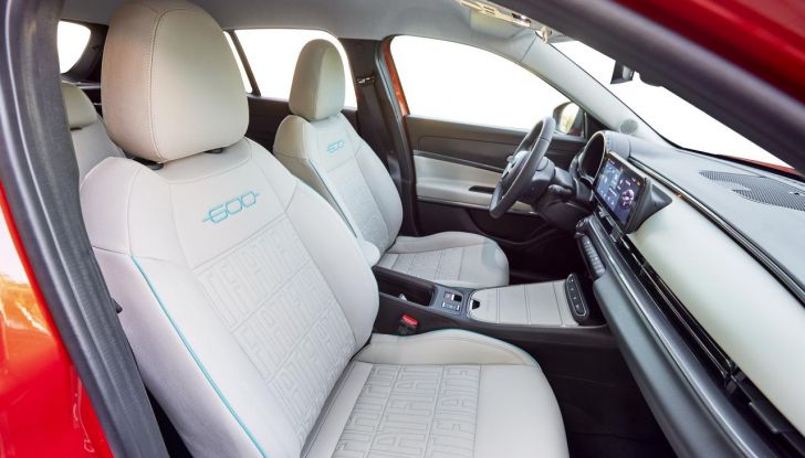 Fiat 600 Hybrid: allestimenti, motori e prezzi - Foto 17 di 45