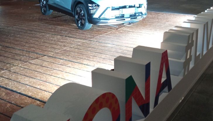 Nuova Hyundai Kona Full Hybrid provata su strada - Foto 13 di 20