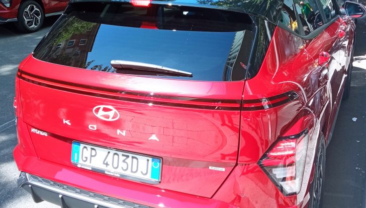 Nuova Hyundai Kona Full Hybrid provata su strada - Foto 17 di 20