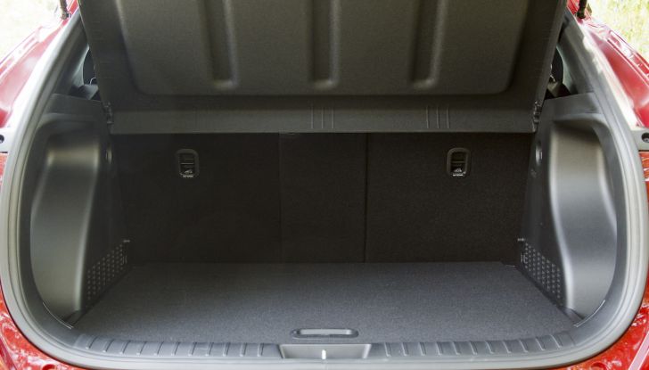 Nuova Hyundai Kona Full Hybrid provata su strada - Foto 20 di 20